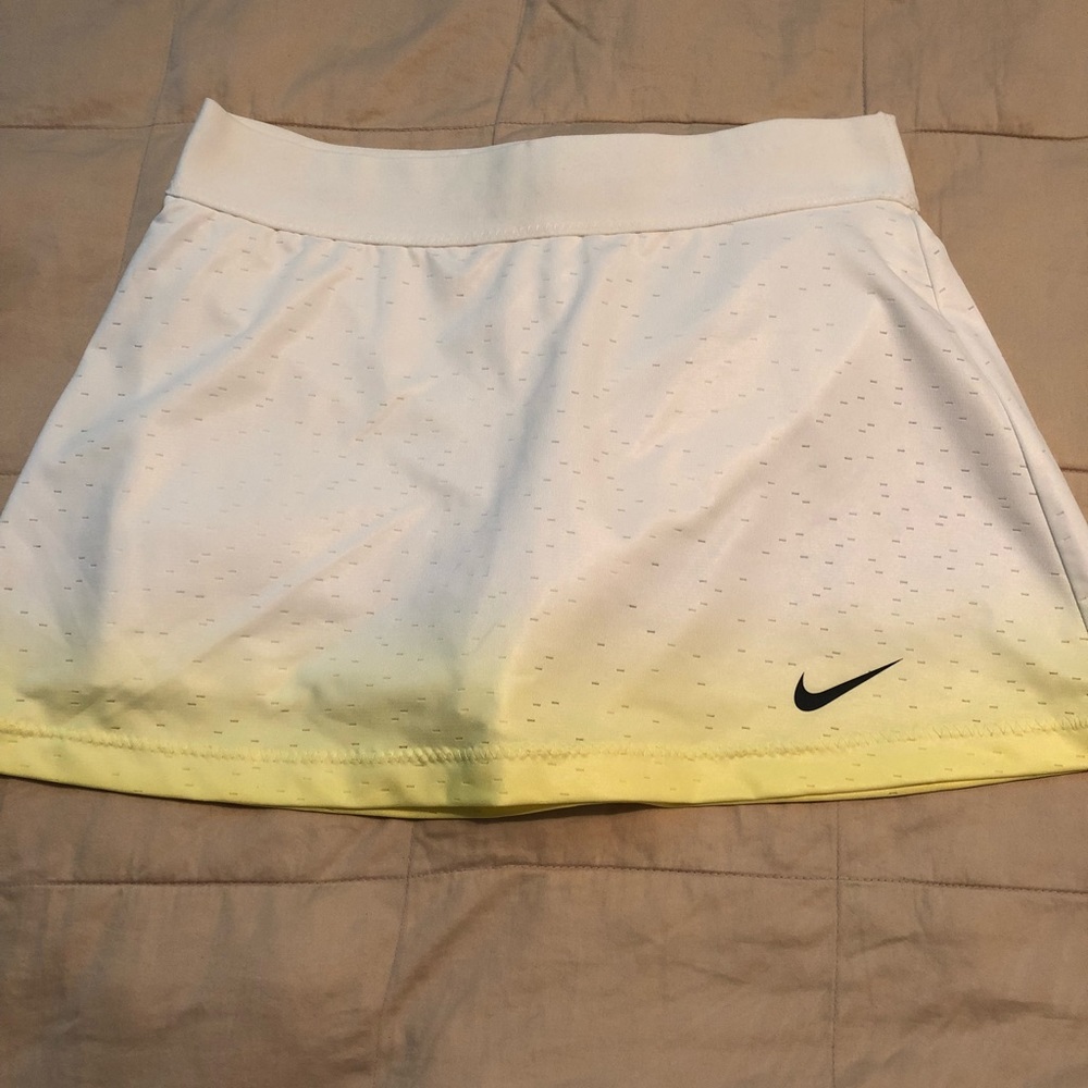 White and yellow Nike tennis skirt